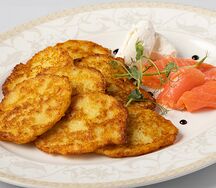 Деруны с сёмгой и кремом чиз