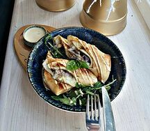 Блинчики с курицей, моцареллой, шампиньонами