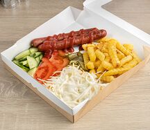 Ланч бокс с колбасками и фри