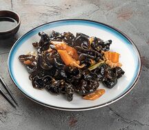 Древесные грибы муэр с мясом