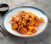 Ломтики курицы с ананасом