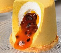 Пирожное Манго-маракуйя