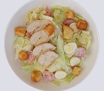 Салат Цезарь с курицей