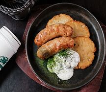 Колбаски куриные с картофельными оладьями