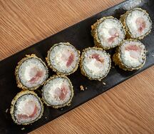 Жареный ролл с тунцом и креветкой