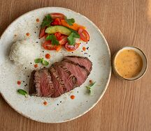 Стейк из говядины с овощами