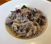 Паста со свининой, грибами и перечным соусом