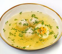 Бульон с фрикадельками