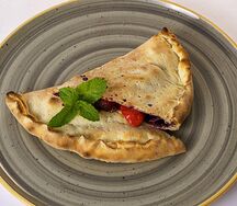 Кальцоне ягодно-шоколадное