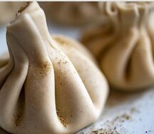 Хинкали с бараниной и зеленью