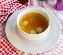 Бульон с фрикадельками