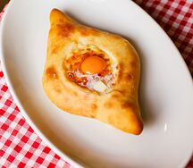 Мини-аджарский с перепелиным яйцом