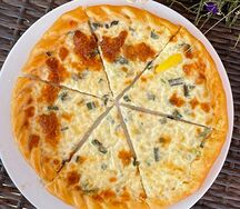 Хачапури Лазури с сыром сулугуни