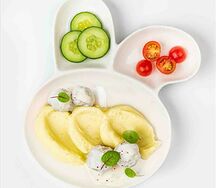 Пюре с фрикадельками в сливочном соусе