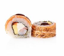 С опаленным лососем, манго и креветкой