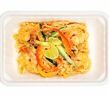 Рисовая лапша с креветками и арахисовым соусом