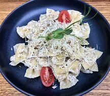 Фарфалле с белыми грибами