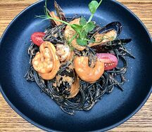 Черная паста с морепродуктами