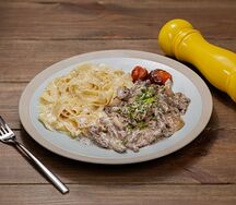 Beef stroganoff (Бефстроганов)