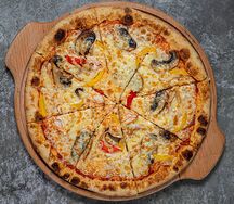 Пицца с курицей и грибами