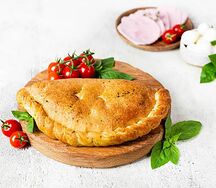 Кальцоне с беконом