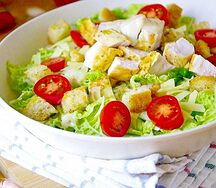 Салат Цезарь с курицей