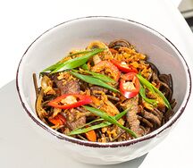 Удон с говядиной и овощами