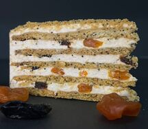 Торт маковый с курагой и черносливом 