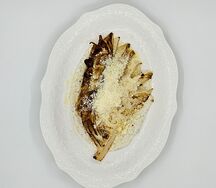 Стейк из белокочанной капусты с соусом дорблю