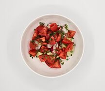 Овощной летний салат с дзадзики