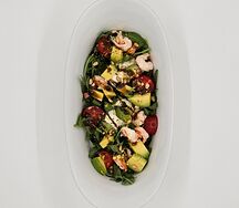 Руккола, креветка и страчателла