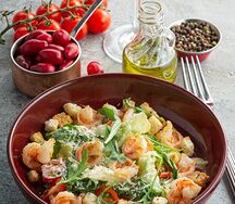 Салат Цезарь с креветками