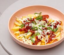 Картофель фри с соусом пиперада
