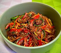 Чапче с бататовой лапшой и говядиной