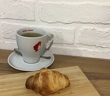 Круассан с заварным кремом