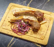 Баранья корейка на мангале