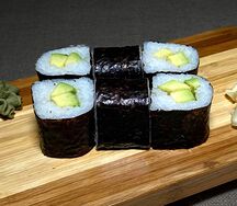 Маки с авокадо