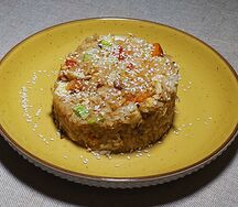 Жареный рис с овощами