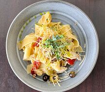 Паста с курицей и соусом Верж