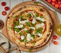 Пицца Страчателла с рукколой