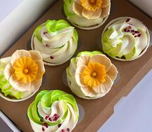 Капкейки с шоколадными нарциссами 6 шт