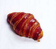 Клубничный круассан