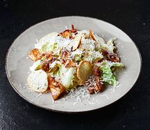 Салат Цезарь с курицей