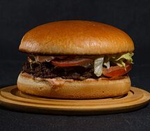 Бургер с говяжьим бифштексом из мраморной говядины