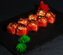 Запеченный ролл с лососем и угрем