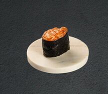 Спайси суши с лососем