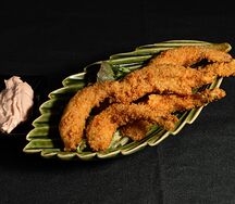 Креветки темпура со сливовым соусом