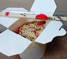 Лапша с куриным филе и овощами