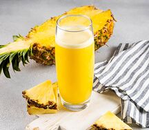 Свежевыжатый ананасовый сок