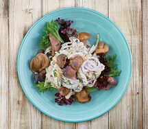 Салат из белой фасоли, куриной грудки и маринованных маслят с заправкой из домашнего майонеза